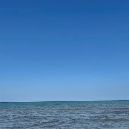 4 Personas, Amplias Terrazas Y 2oo Mt De La Playa *