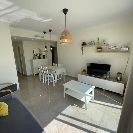 Apartment 4 Personas, Amplias Terrazas Y 2oo Mt De La Playa Denia