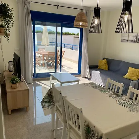 4 Personas, Amplias Terrazas Y 2oo Mt De La Playa Apartment Denia