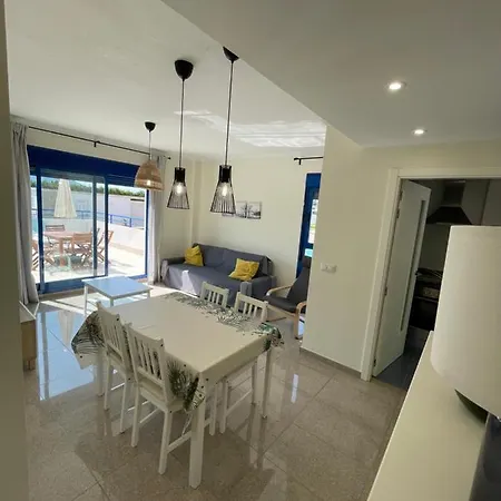 4 Personas, Amplias Terrazas Y 2oo Mt De La Playa Apartment Denia