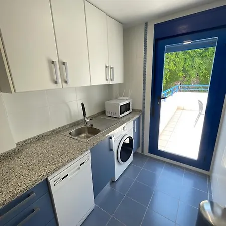 4 Personas Posibilidad De 5, 3 Camas Y Sofá Cama Apartamento *